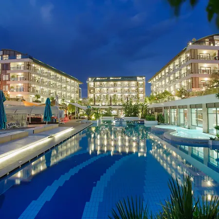 Blue Only Adult 16 Semesteranläggning (resort) Side