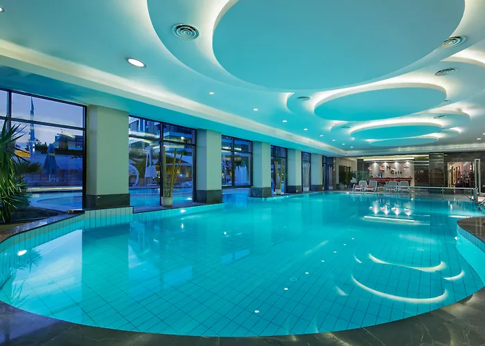 Blue Only Adult 16 Semesteranläggning (resort) Side