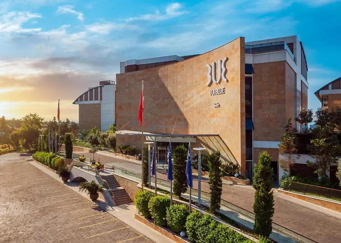 Blue Only Adult 16 Semesteranläggning (resort) Side