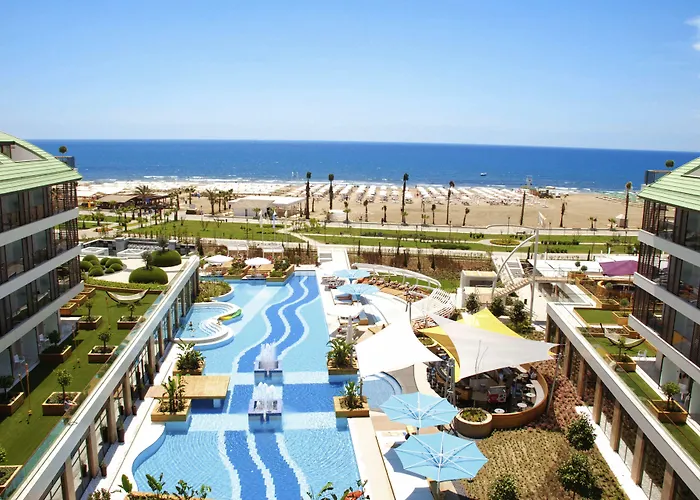 Blue Only Adult 16 Semesteranläggning (resort) Side